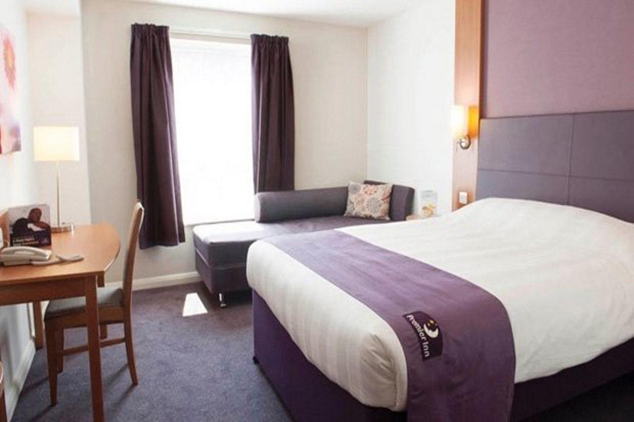 Premier Inn Bristol Cribbs Causeway Filton Exterior foto
