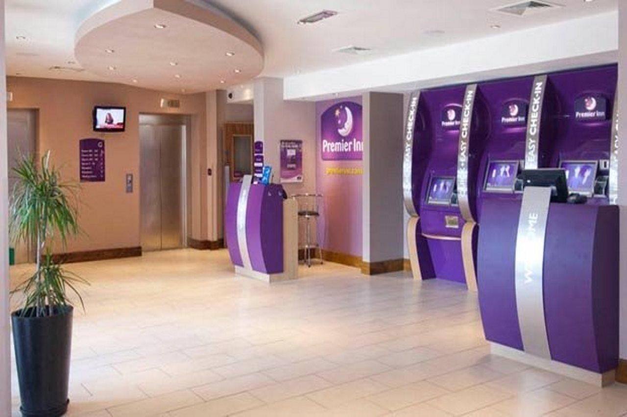 Premier Inn Bristol Cribbs Causeway Filton Exterior foto